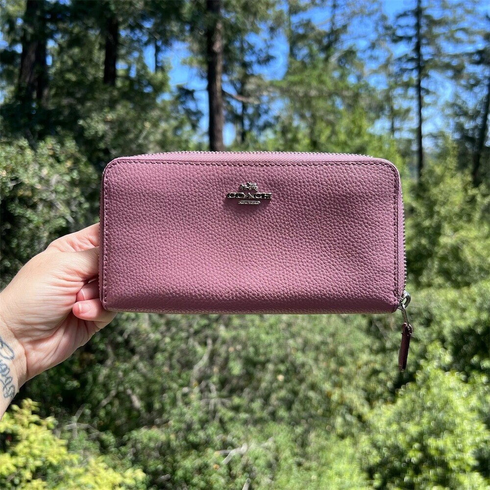 COACH Long Zip-Around Wallet Pink/Purple
Pebble Leather Silver Hardware AUTHENTC